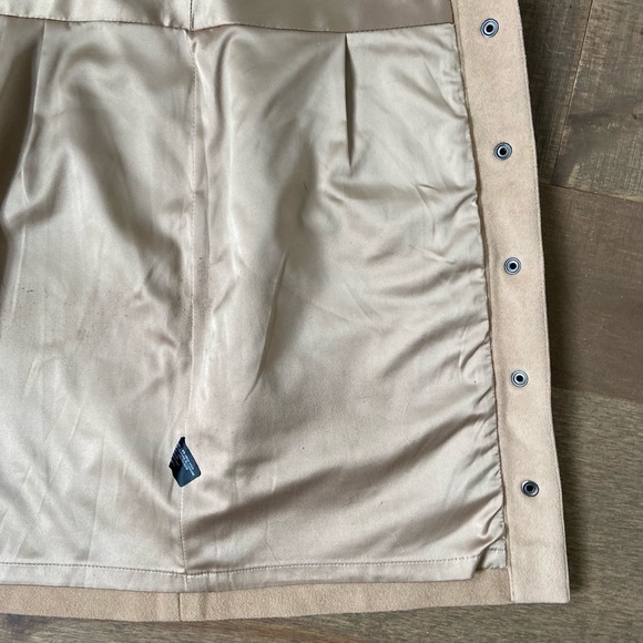 CLUB MONACO VIRGIN WOOL SNAP FRONT SKIRT. SIZE 0. - Picture 5 of 6